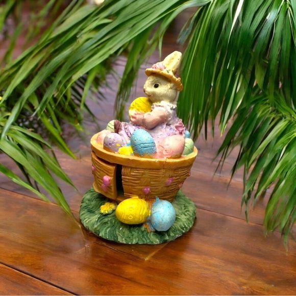 VINTAGE Easter Bunny Basket Figurine – Hidden Chick Compartment - Nostalgia - Picture 3 of 9